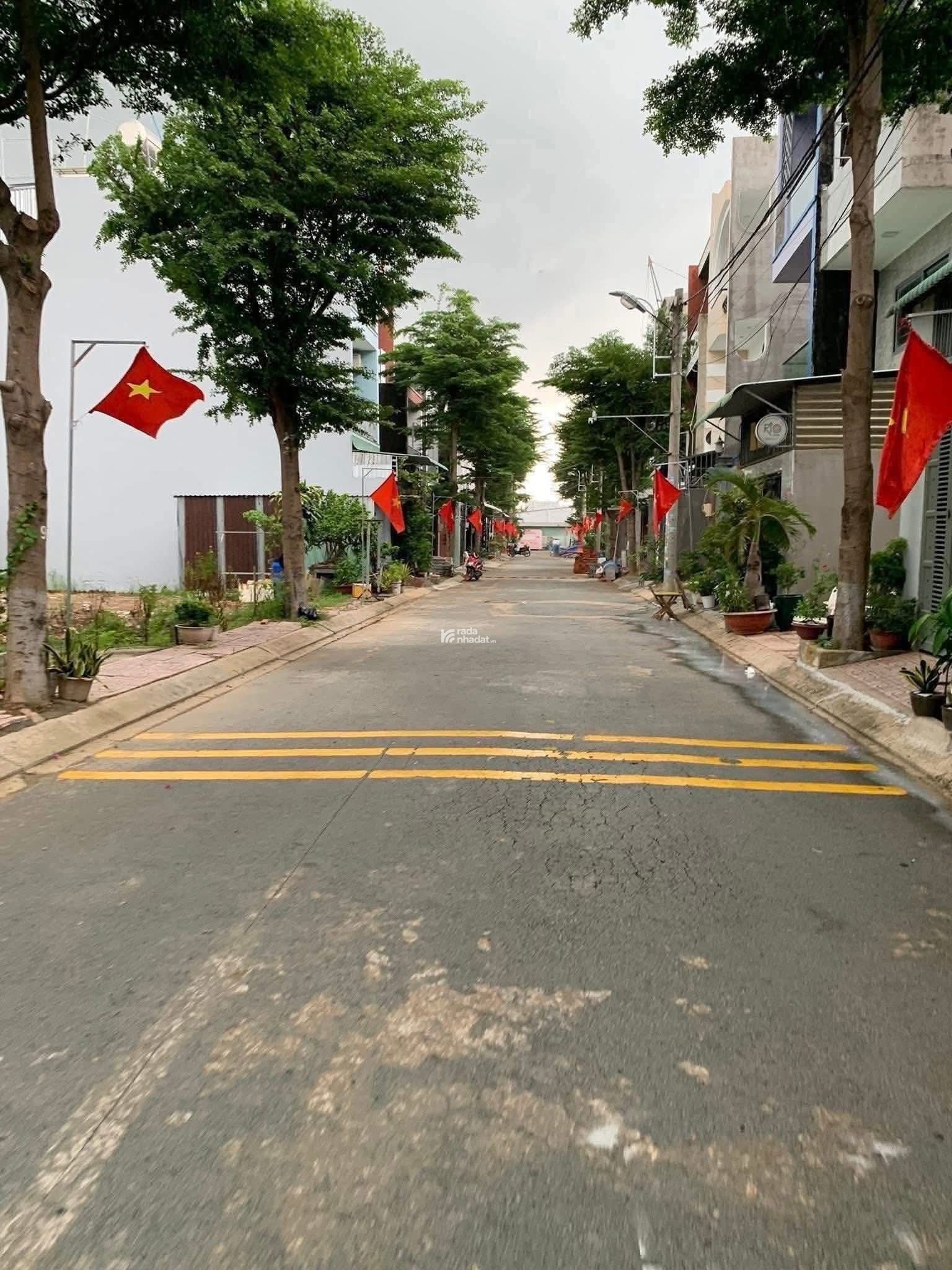  Nhà Đẹp 3 Tầng , Vào Ở Ngay ,Gần Chợ, Công Viên, Trường Học ,Nhỉnh 8 Tỷ