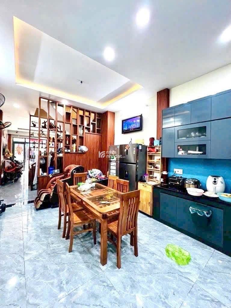  Nhà Đẹp 3 Tầng , Vào Ở Ngay ,Gần Chợ, Công Viên, Trường Học ,Nhỉnh 8 Tỷ