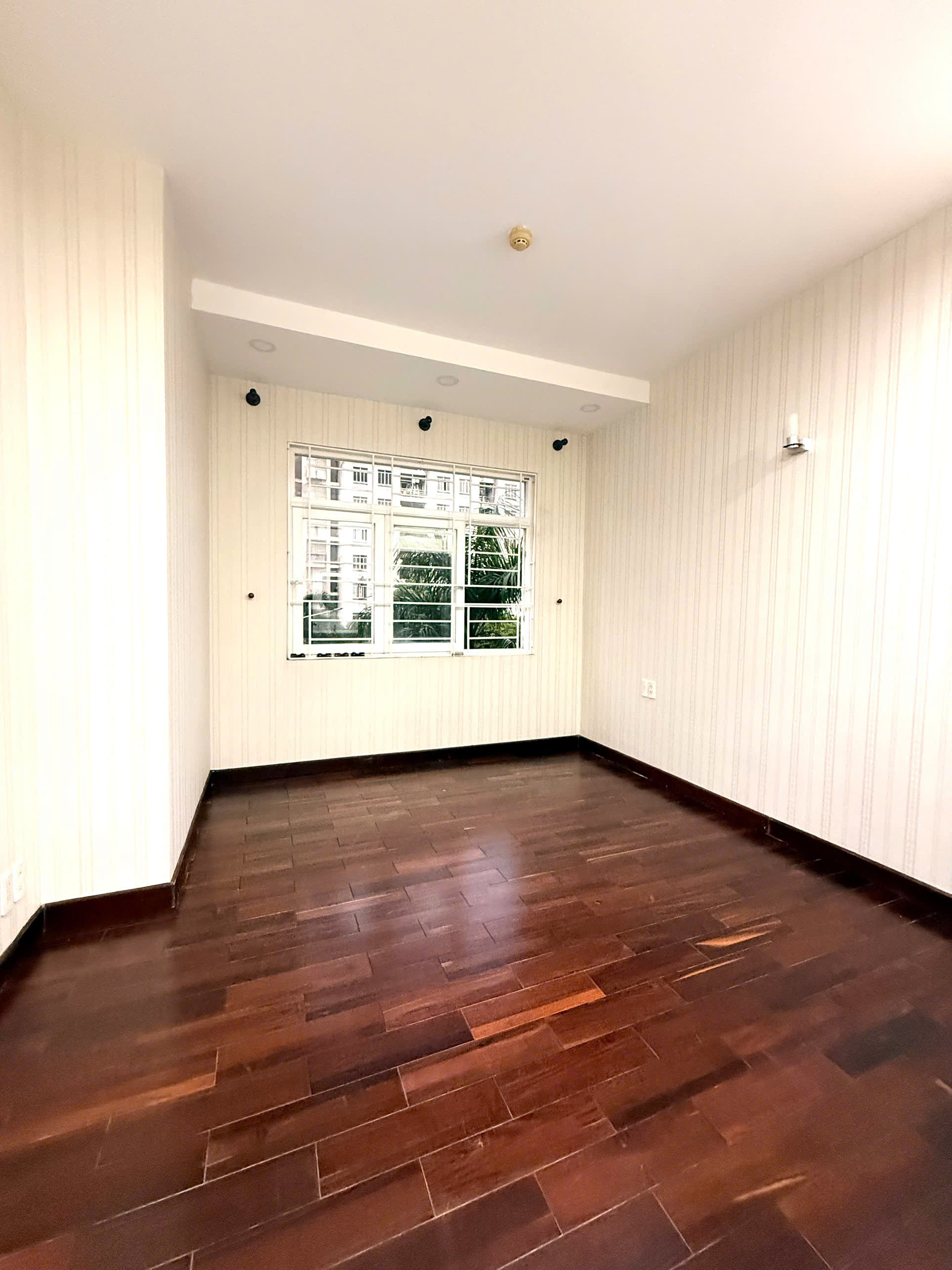 Chính Chủ Bán Gấp Căn Góc Thiên Nam Apartment - Quận 10 - 99m2, 3PN - Sổ Hồng Riêng - Chỉ 7.3 Tỷ