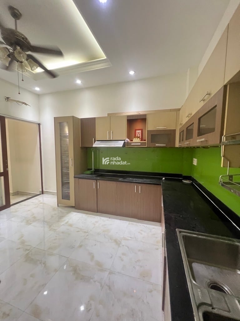 HẺM 6M XE TẢI ĐỖ CỬA - 4 TẦNG BTCT Ở NGAYMô tả: Kết cấu: Trệt, 2 lầu, sân thượng trước sau.  Thiế