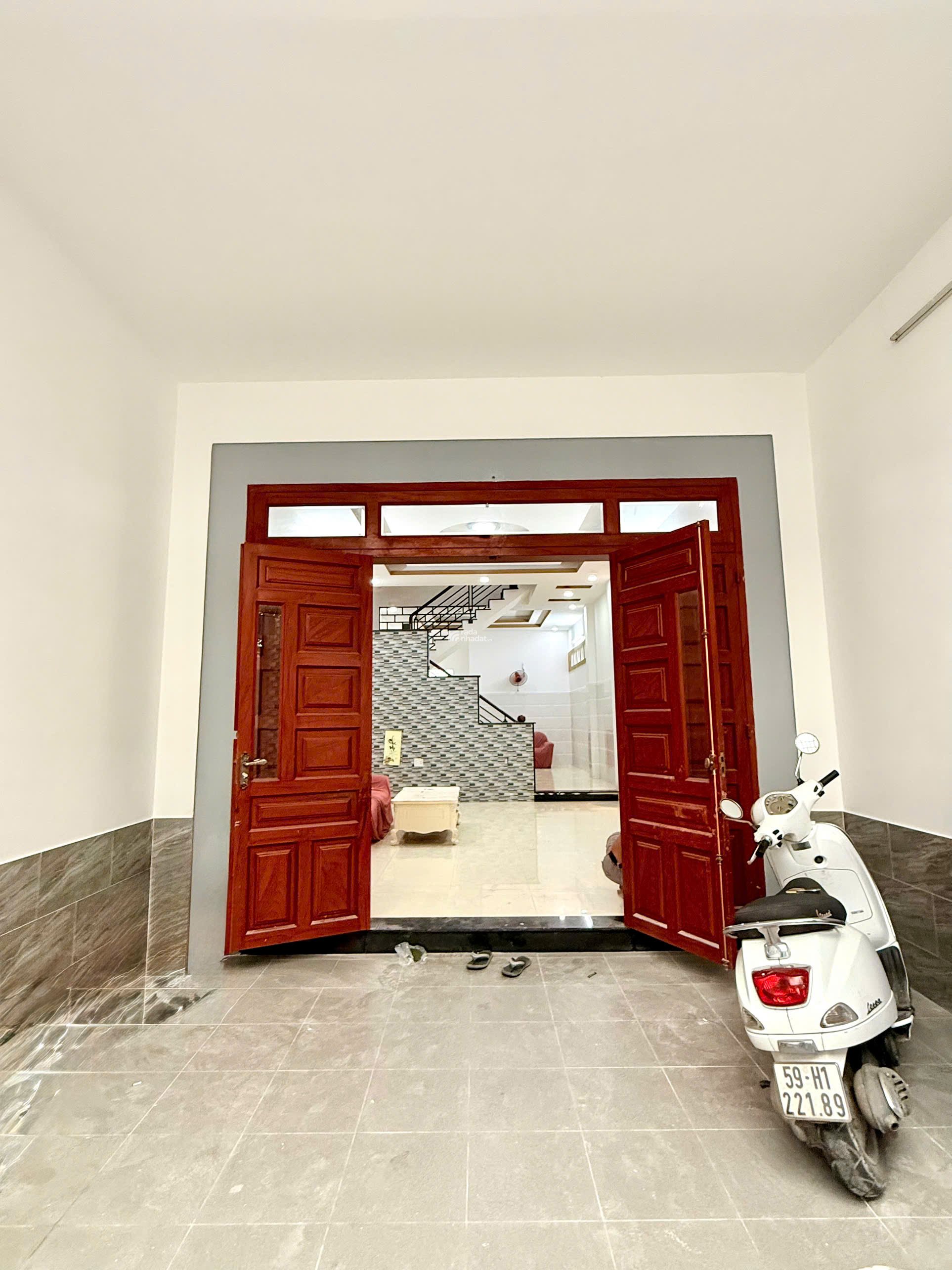 CHO THUÊ NHÀ HẺM XE TẢI KHU GIGAMALL, 1 TRỆT 2 LẦU, 3PN, SÂN XE HƠI, 20TR.