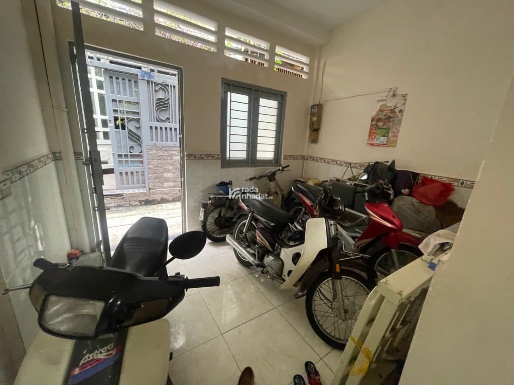 Nhà đẹp vuông vức sổ A4, kết cấu 1 trệt 1 lầu- 2 phòng ngủ 1 wc.