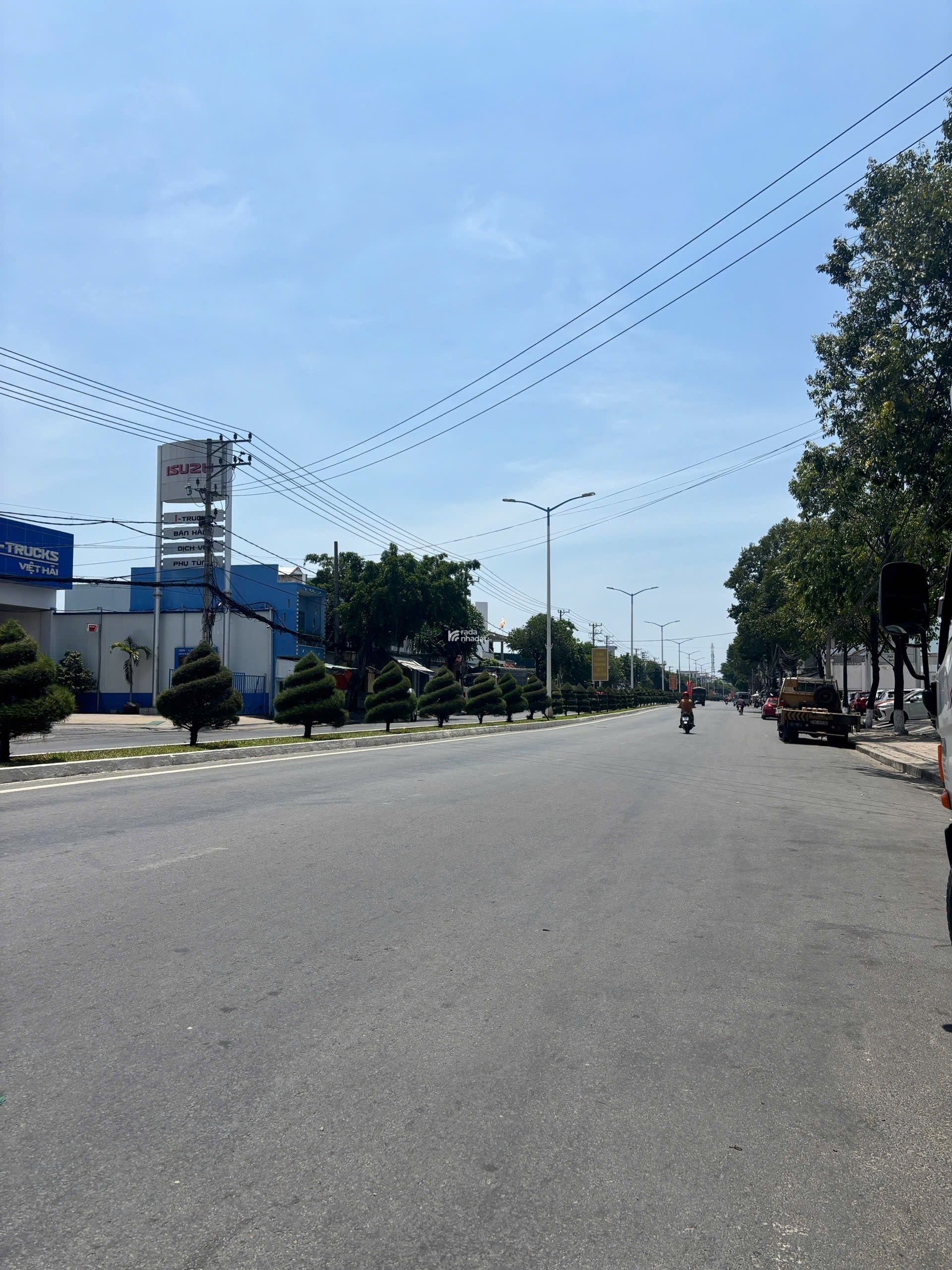 Bán lô đất mặt tiền đường 23/10 Vĩnh Thạnh . DT 100m2 , full thổ. Giá 5,5 tỉ 