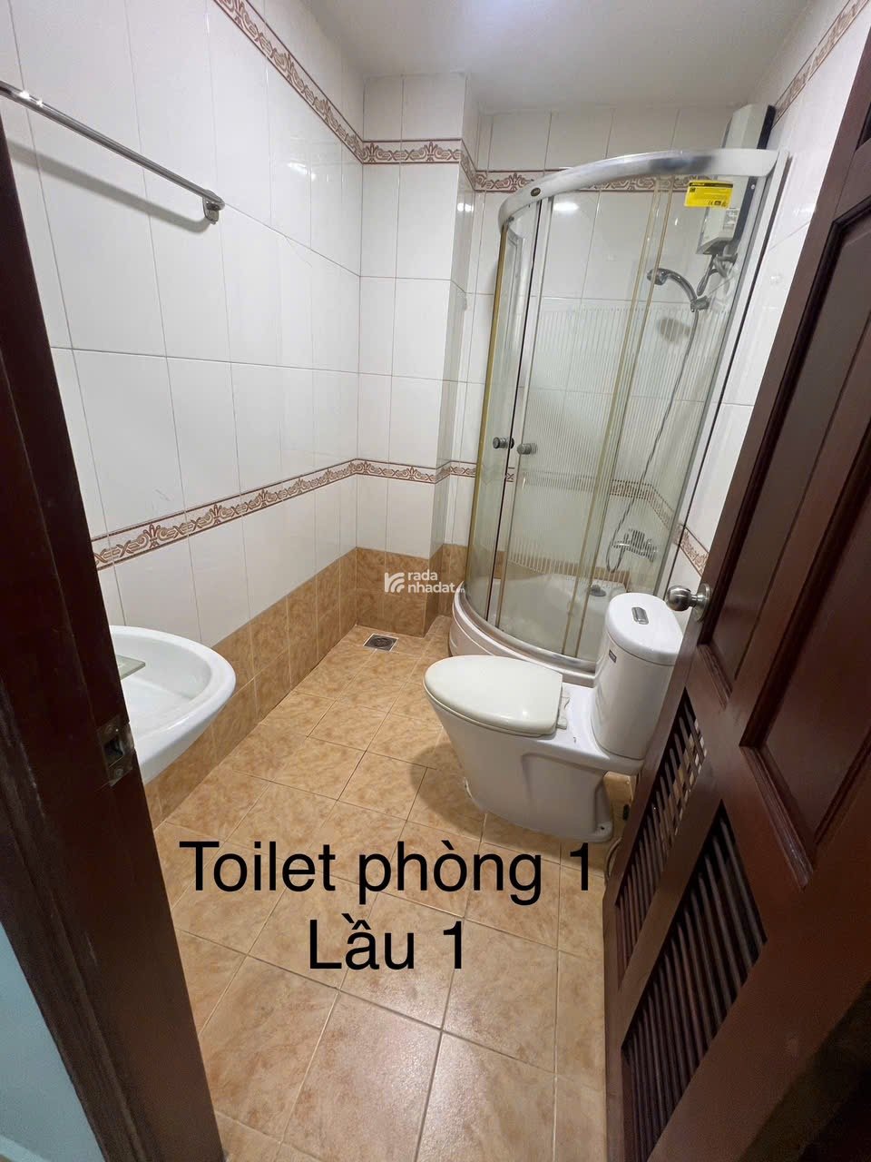 Hot Hot Hot. Nhà trung tâm thành phố giá cực rẻ. Phải gọi là siêu rẻe