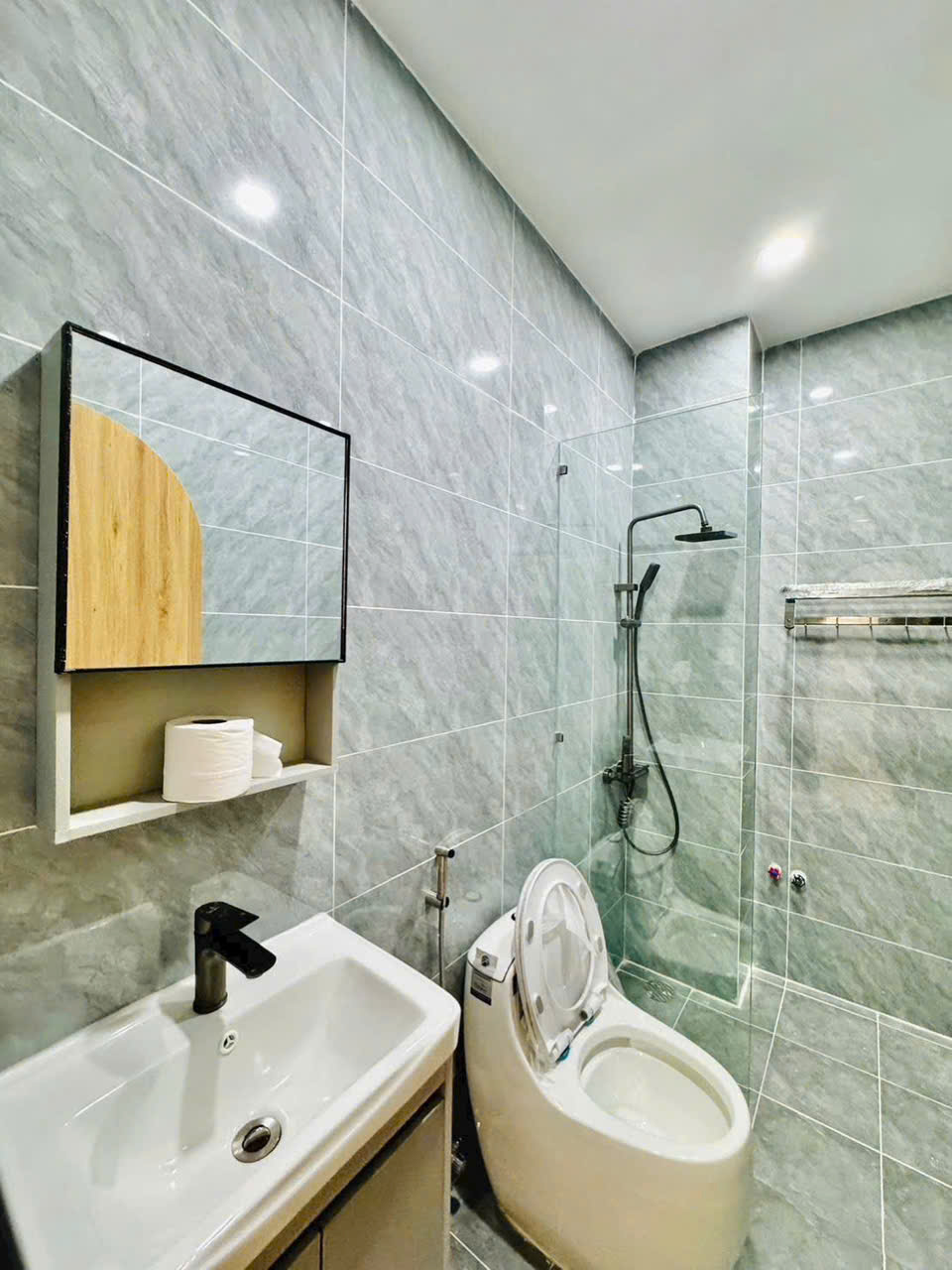 Bán nhà sổ hồng diện tích 60,2m2 giá 3tỷ3 đường Chu Văn An phường 26 quận Bình Thạnh