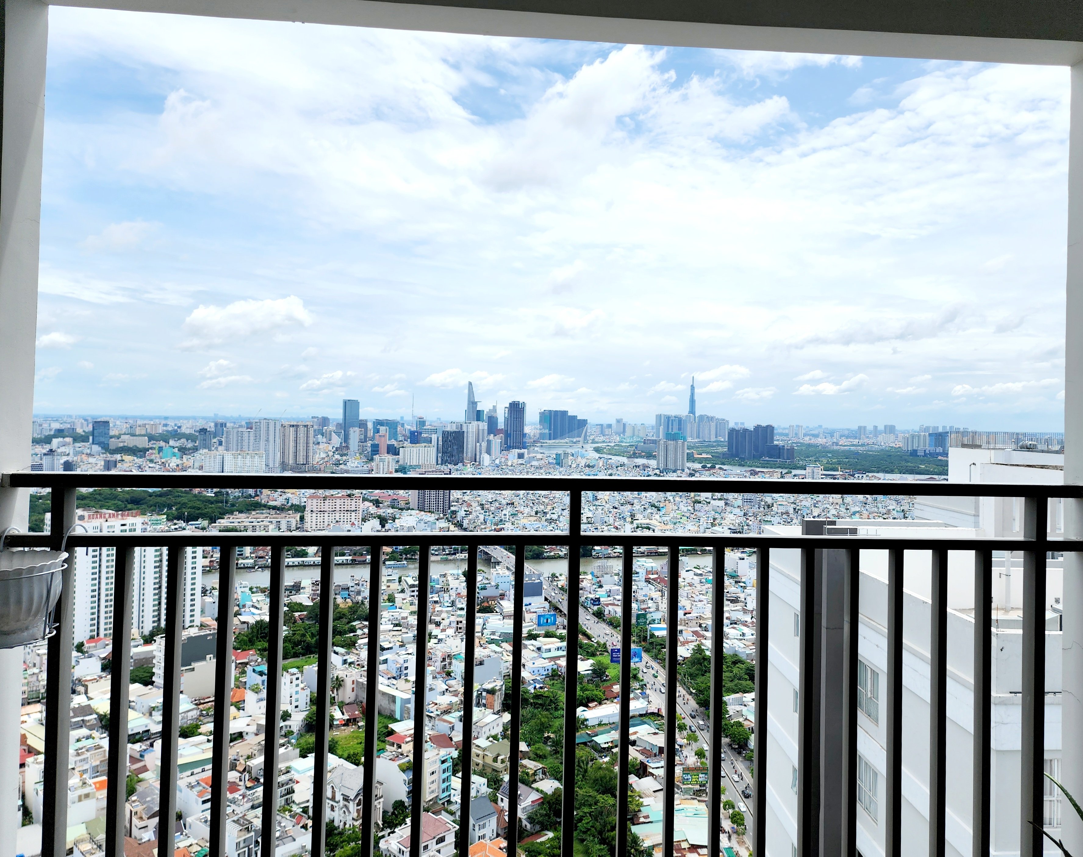 Chính chủ cho thuê căn hộ 3PN Sunrise City View 