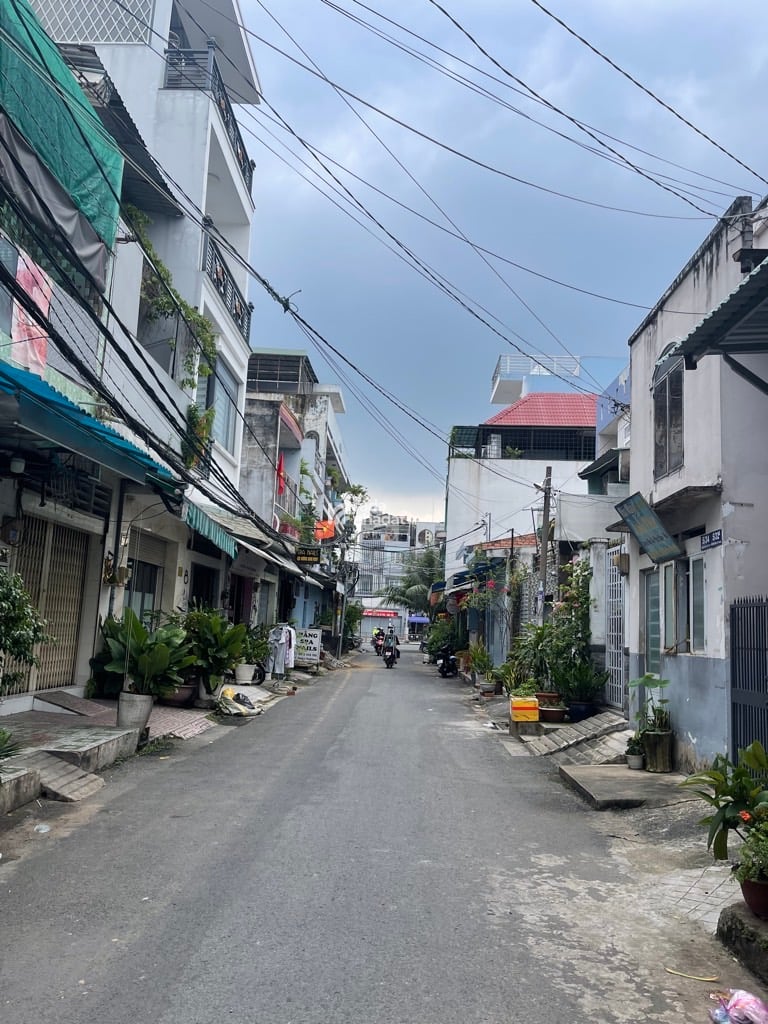 MT KINH DOANH GẦN CHỢ, KHU TÊN LỬA - NHÀ 2 TẦNG 3.95m x 12m - GIÁP QUẬN 6