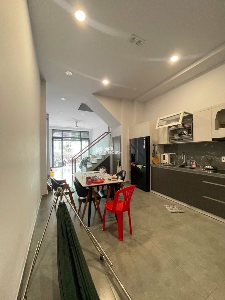 NGAY P.TÂN SƠN NHÌ - Ô TÔ NGỦ TRONG NHÀ - SHR VUÔNG VỨC A4 