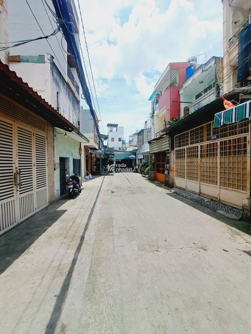 Nhận ngay 50 triệu. Bán nhà P5 Q11 56m2 5 tầng 9tỷ7. Hẻm 6m thông đường Hòa Bình. Đầm Sen.