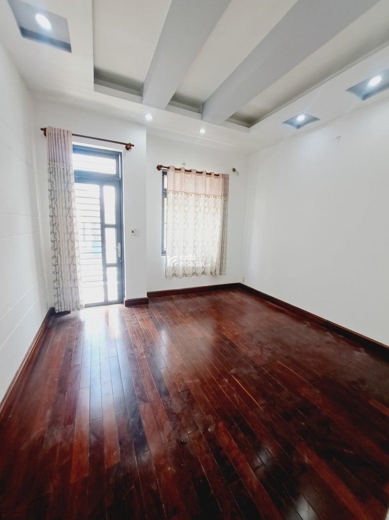 Nhận ngay 50 triệu. Bán nhà P5 Q11 56m2 5 tầng 9tỷ7. Hẻm 6m thông đường Hòa Bình. Đầm Sen.