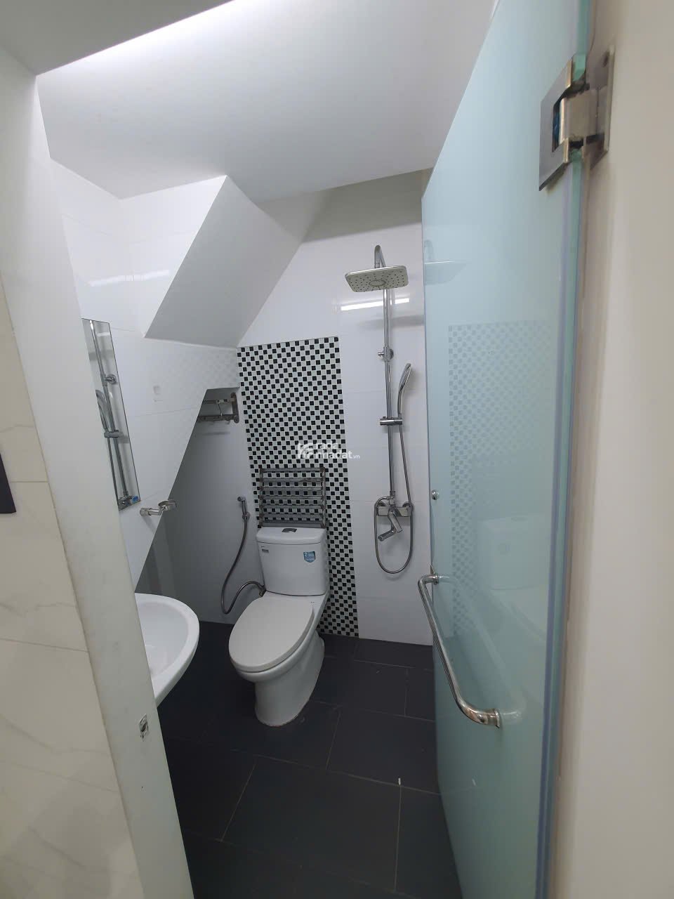 BÁN NHÀ HẺM NGÔ QUYỀN QUẬN 10 - 3.4 tỷ