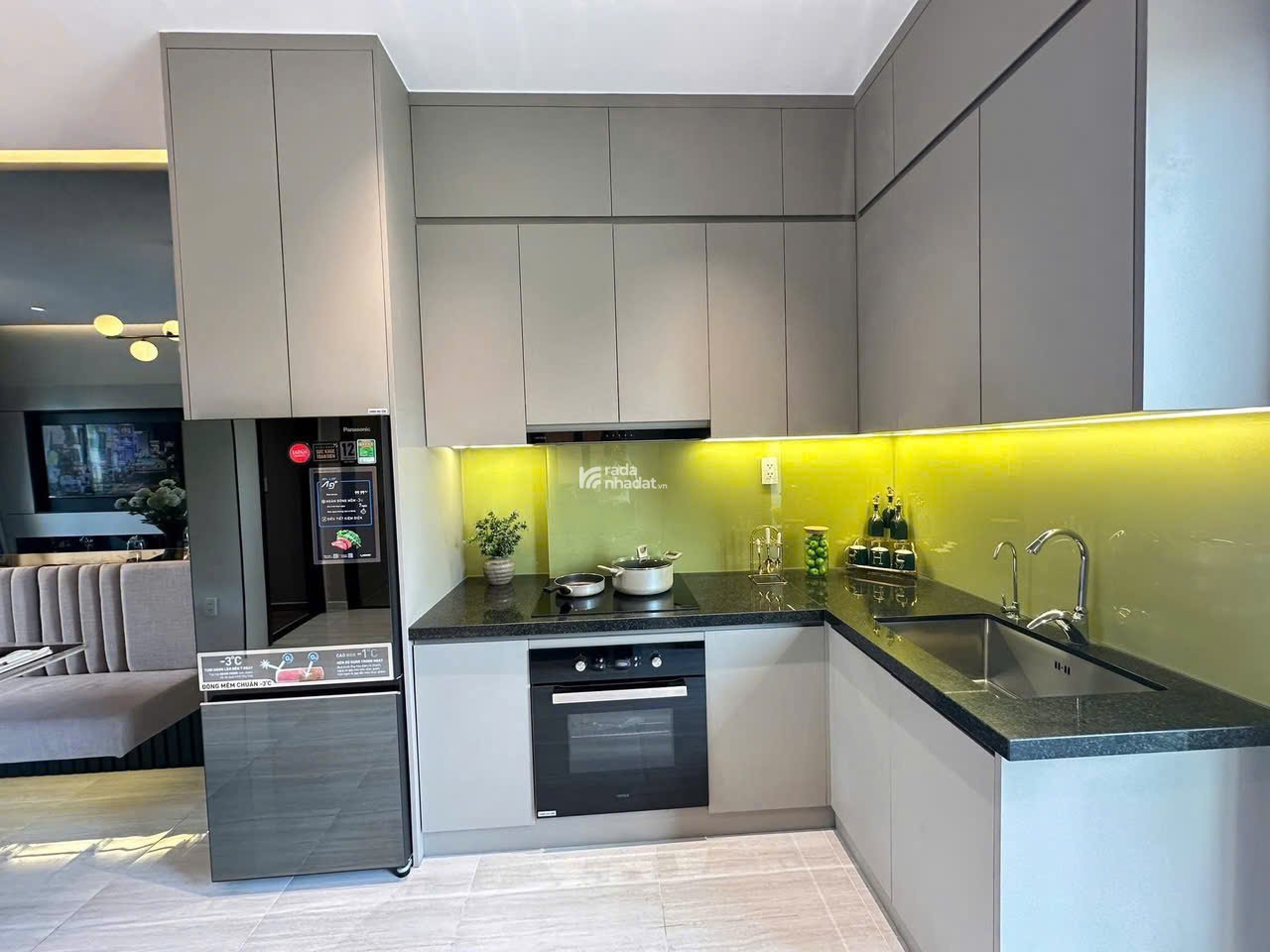 Vốn 800tr nhận ngay 2pn block thương mại sẵn hđ thuê 14tr ngay ga metro đhqg