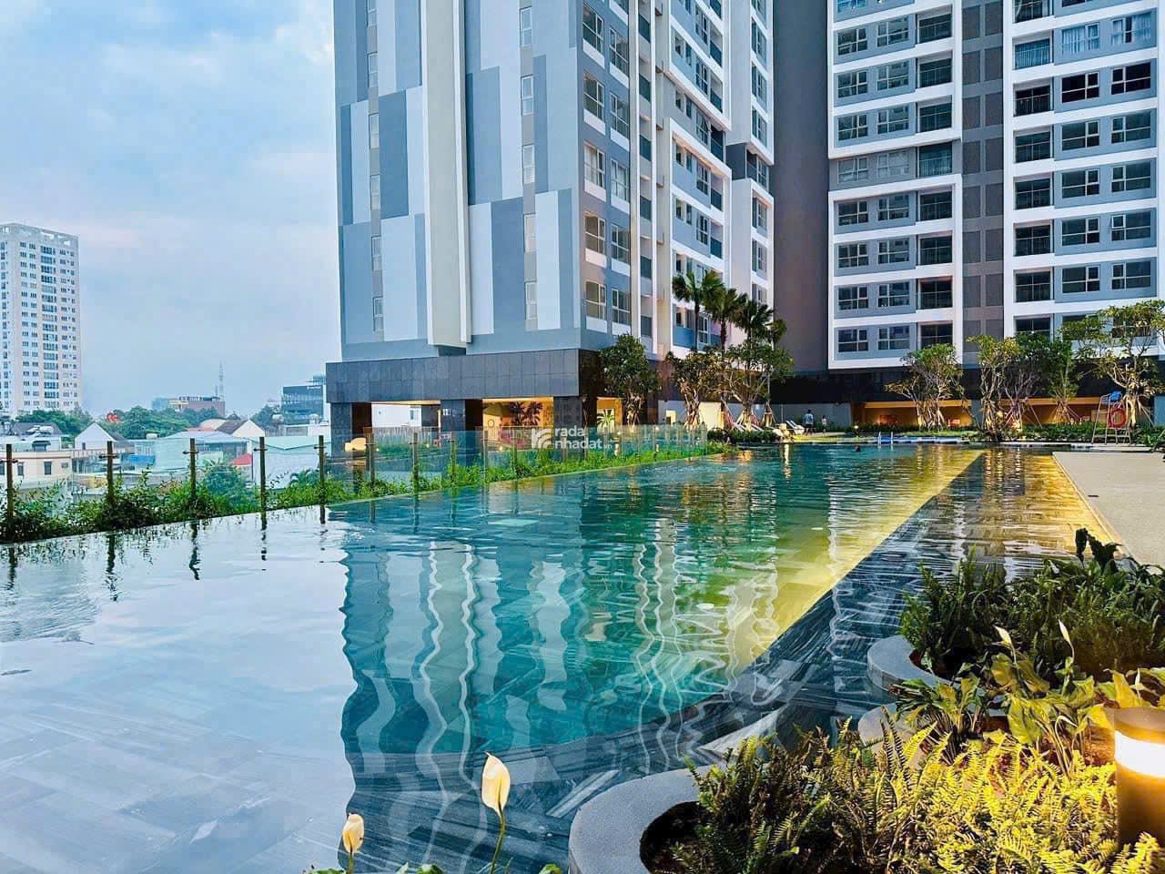 Vốn 800tr nhận ngay 2pn block thương mại sẵn hđ thuê 14tr ngay ga metro đhqg