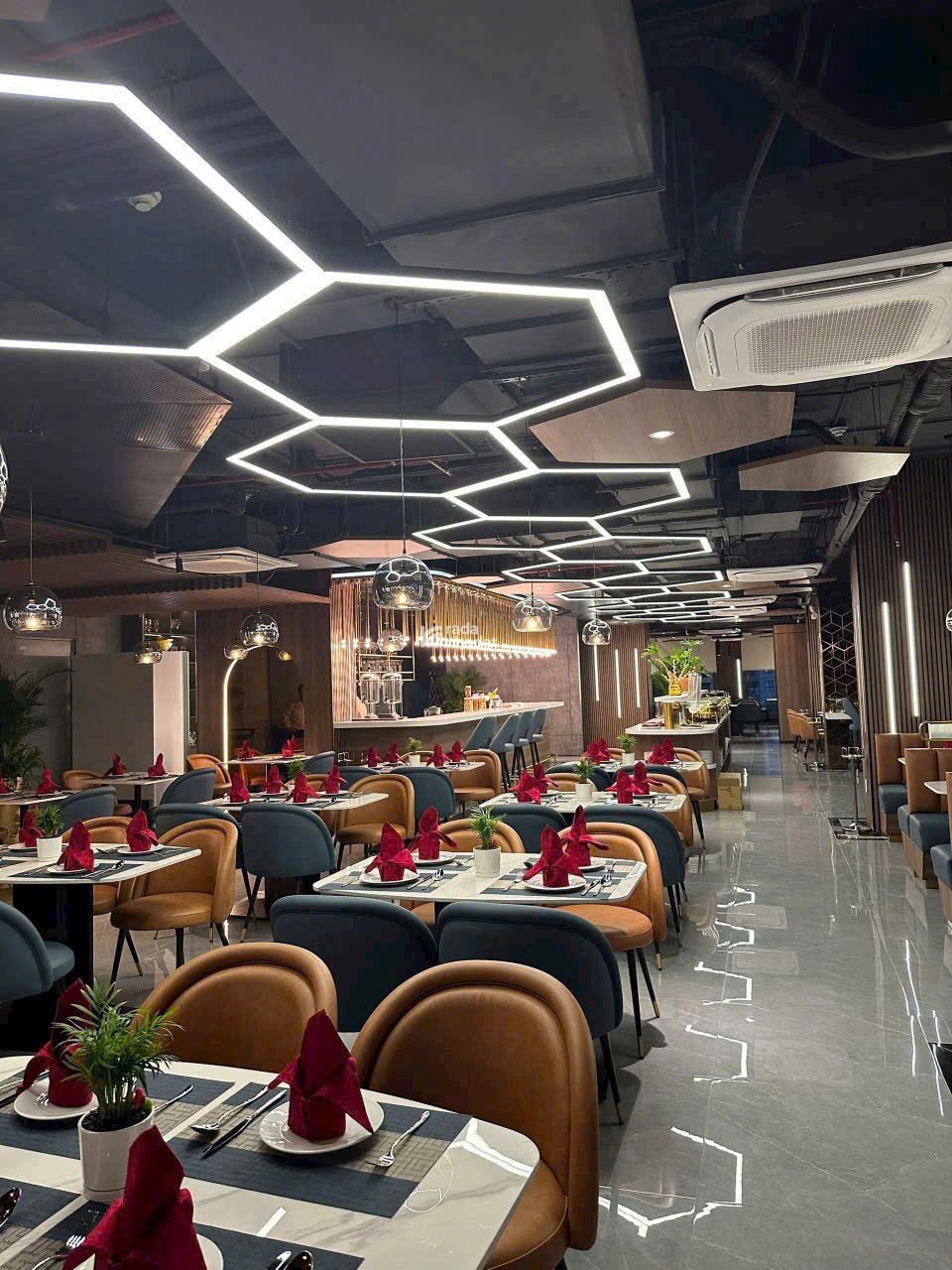 Vốn 800tr nhận ngay 2pn block thương mại sẵn hđ thuê 14tr ngay ga metro đhqg