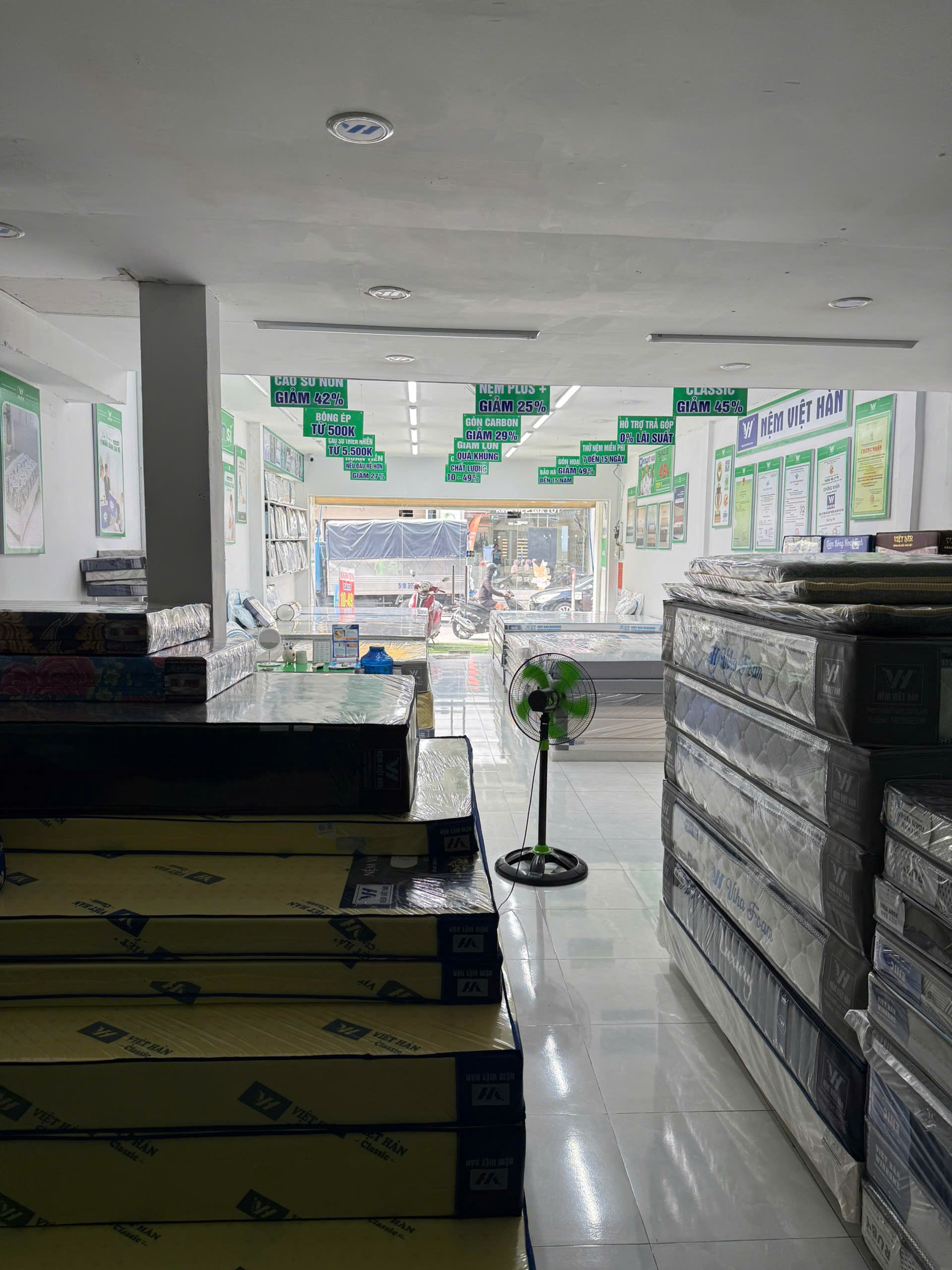 Cho thuê nhà mặt phố 270 Lê Văn Việt, 45 triệu, (5m*17m)85m2, hàng hiếm tại Thủ Đức.