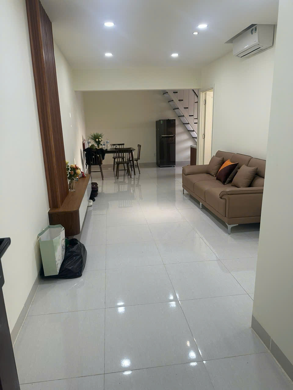 Bán gấp căn hộ Duplex Hưng Vượng 3, PMH,Q7, nhà đẹp, giá tốt