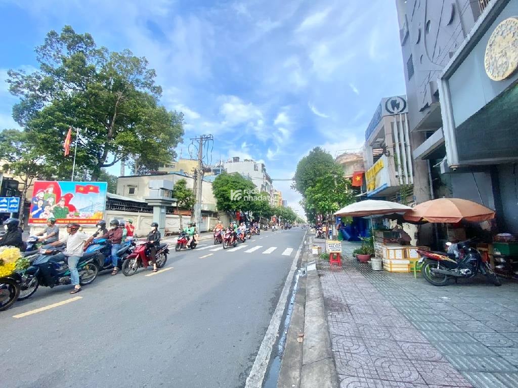 BÁN NHÀ HXH QUẬN 11 -HÀN HẢI NGUYÊN- NGAY 3 THÁNG 2 -  CÁCH MT 10M - GẦN 50M2 - GIÁ CHỈ 7.5 TỶ