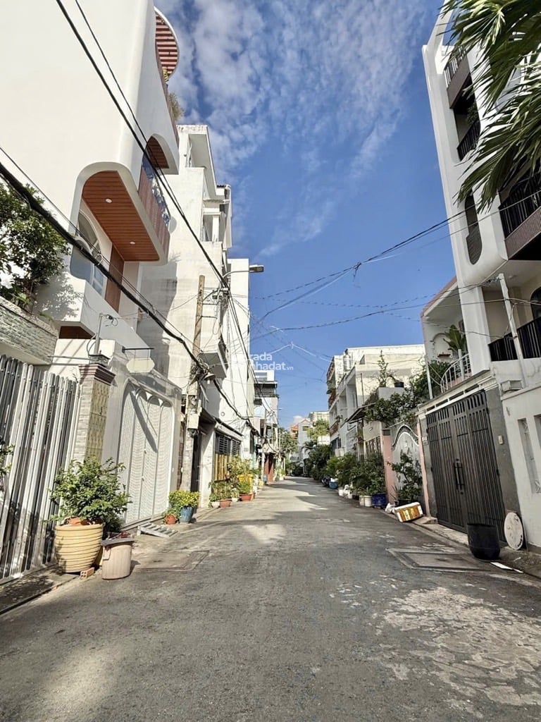 NGAY ĐẦM SEN, HẺM XE HƠI HÒA BÌNH, TÂN PHÚ, 70M2 HIẾM CÓ. GIẢM 450TR CHỈ CÒN 6.75T TL TỐT