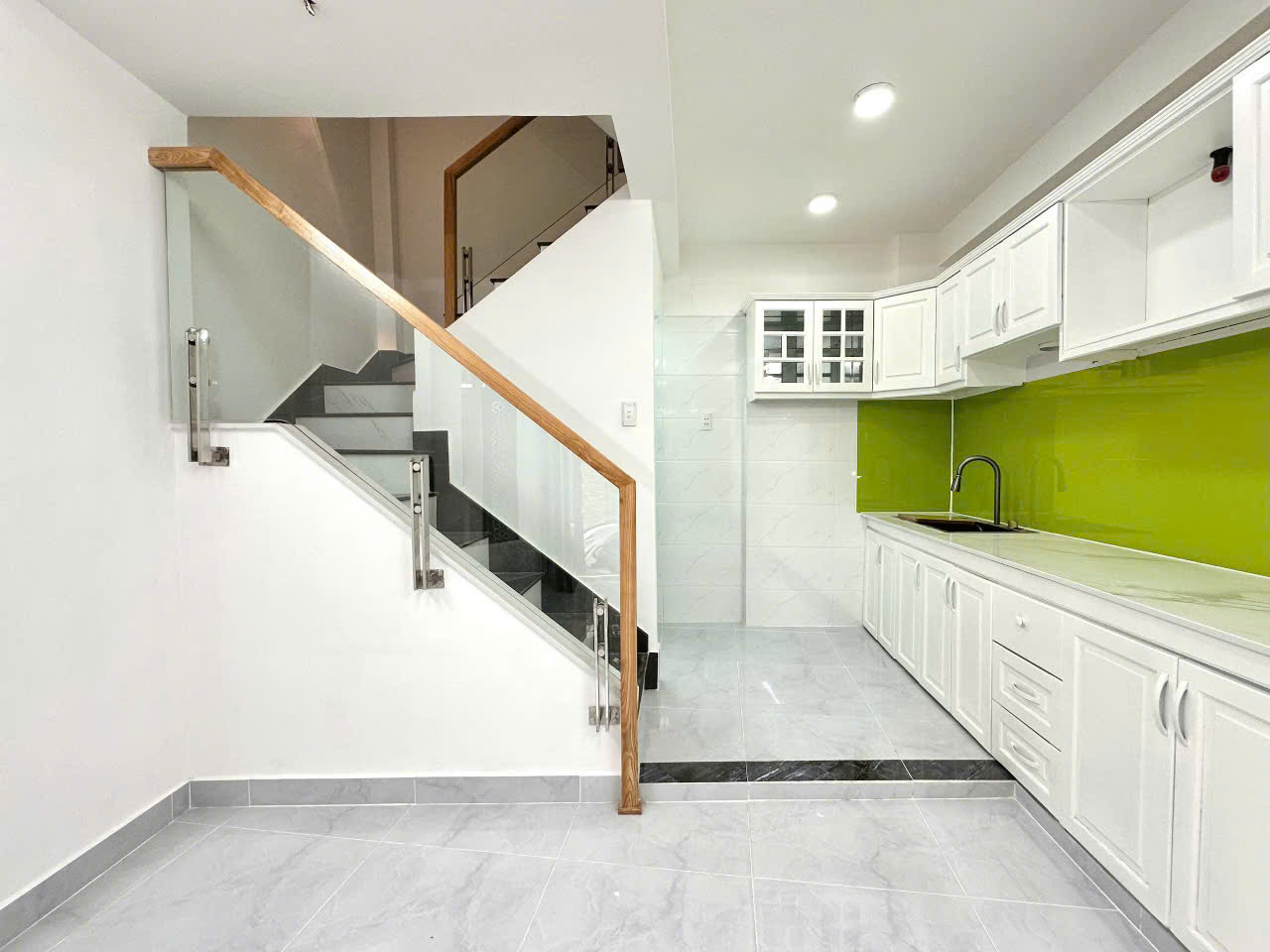 Siêu hiếm nhà HXH đường Lê Quang Định, Bình Thạnh, 50m2 tiện ích bủa vây, SHR giá 3 tỷ 220 TL