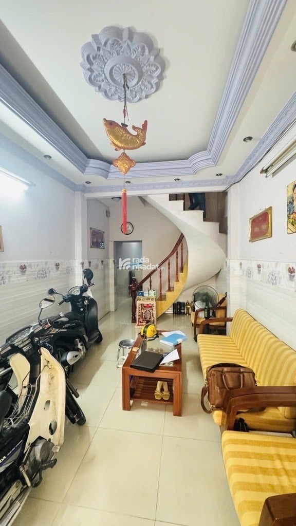 Vị trí: Hẻm 6m thông, xe hơi tới tận cửa, cách mặt tiền Lạc Long Quân chỉ 30m, sát chợ ,