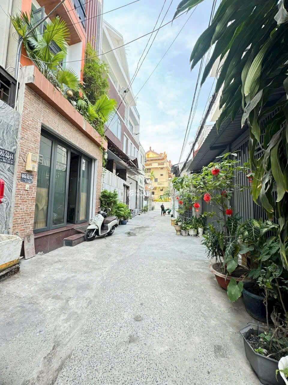 Hẻm xe hơi 685/ Xô Viết Nghệ Tĩnh, p26, Bình Thạnh. Vị trí đẹp hẻm thông thoáng.