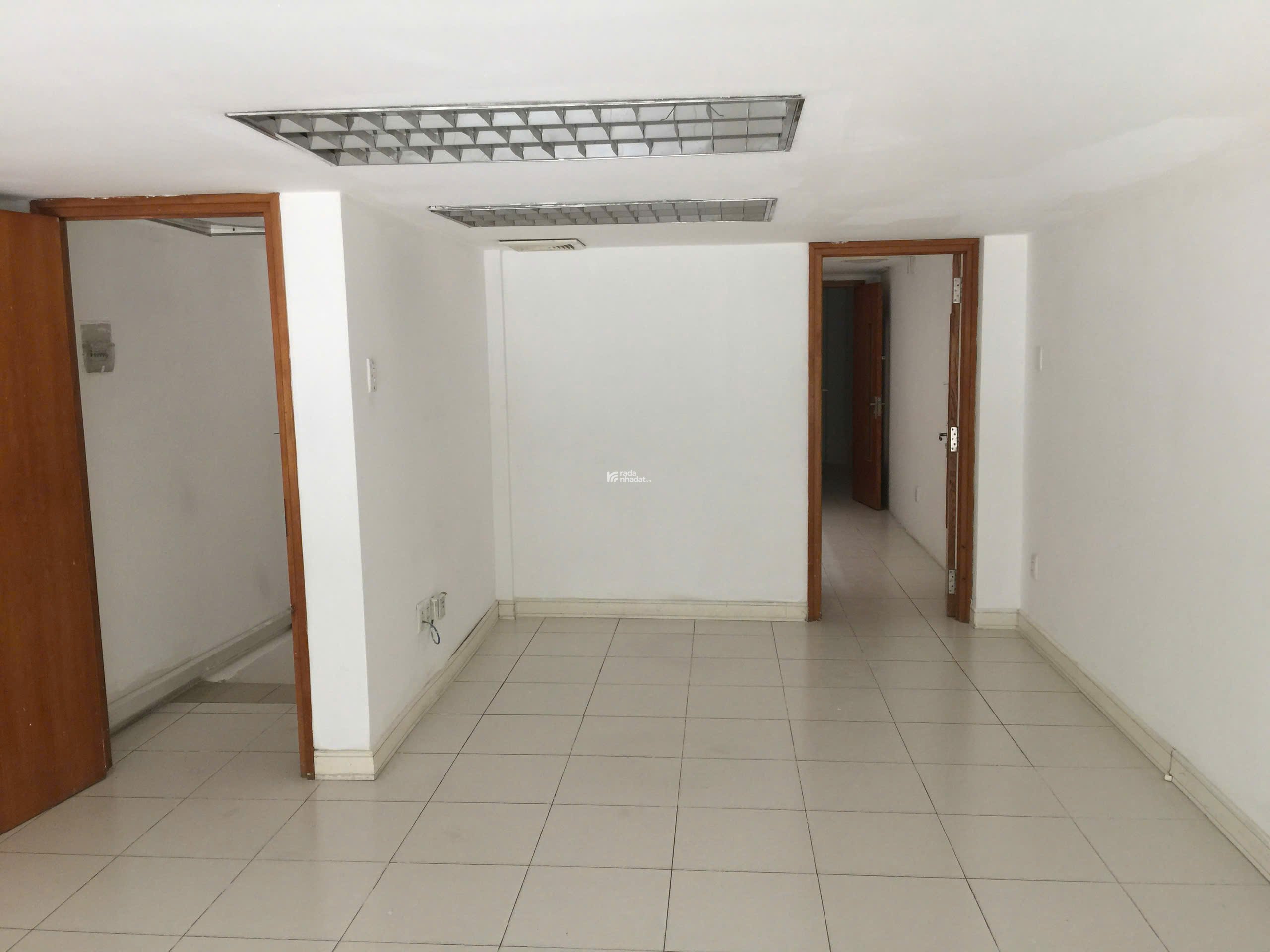 Cần cho thuê nhà mặt tiền Quận 1 dt(4 x 20) giá 70tr/tháng