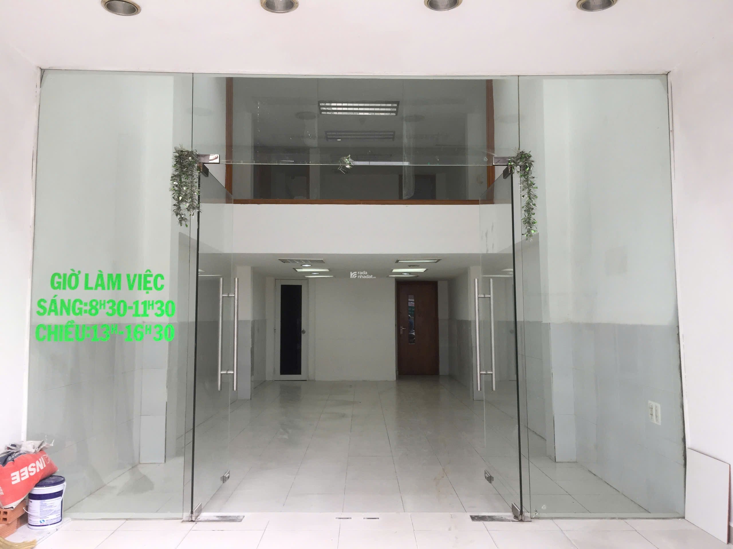 Cần cho thuê nhà mặt tiền Quận 1 dt(4 x 20) giá 70tr/tháng