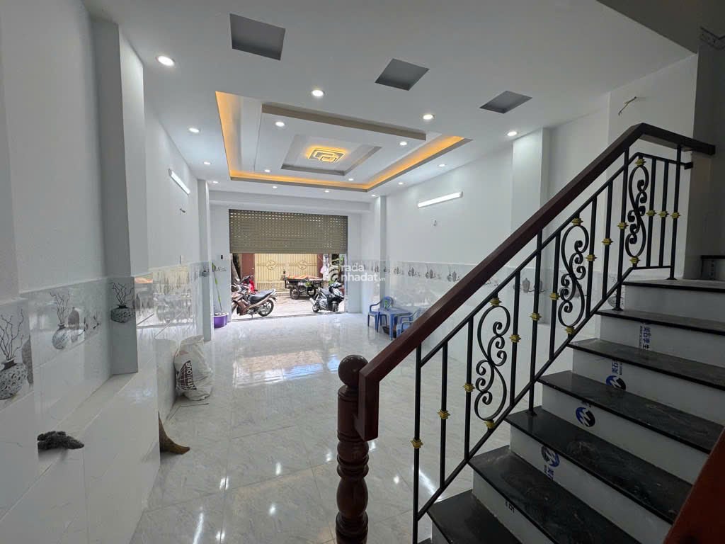 NGAY NGUYỄN SƠN - TÂN PHÚ - 3 TẦNG - 60M2 - 4x15M - NHÀ MỚI - CHỈ 6.35 TỶ 
