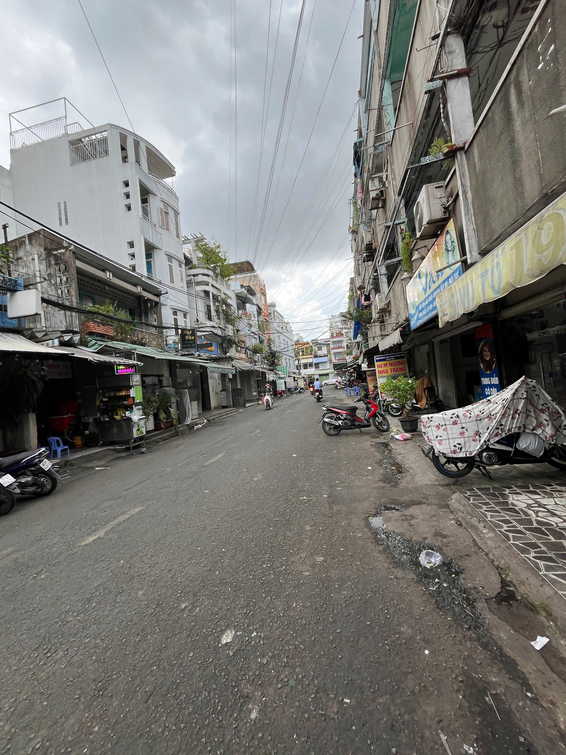 CẦN BÁN GẤP NHÀ QUẬN 10 - HẺM YÊN TĨNH - SỔ RIÊNG, GIÁ THƯƠNG LƯỢNG