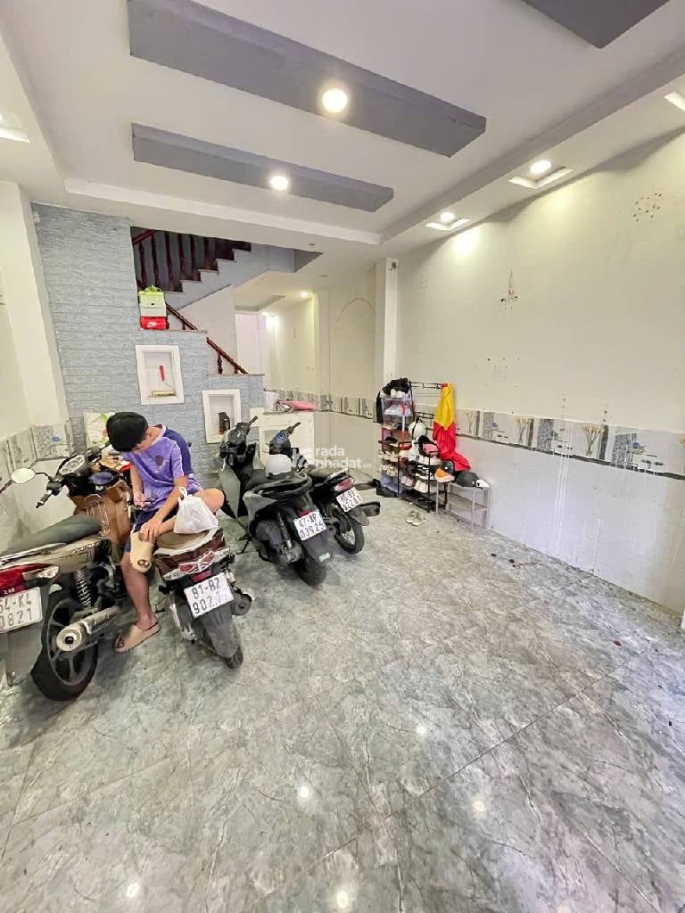 Nhà đẹp BTCT 3 tầng, HXH né nhau, ngay siêu thị AEON 