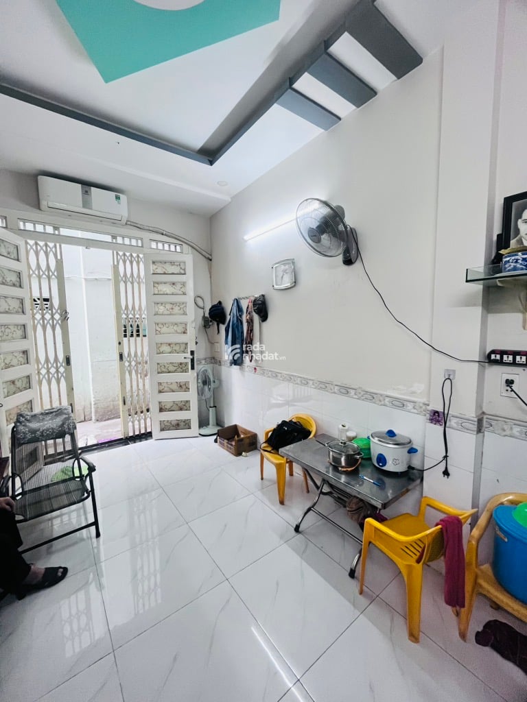 Lương Văn Can, phường 15, Quận 8, 2pn, 2wc, giá 2tỷ, còn TL.