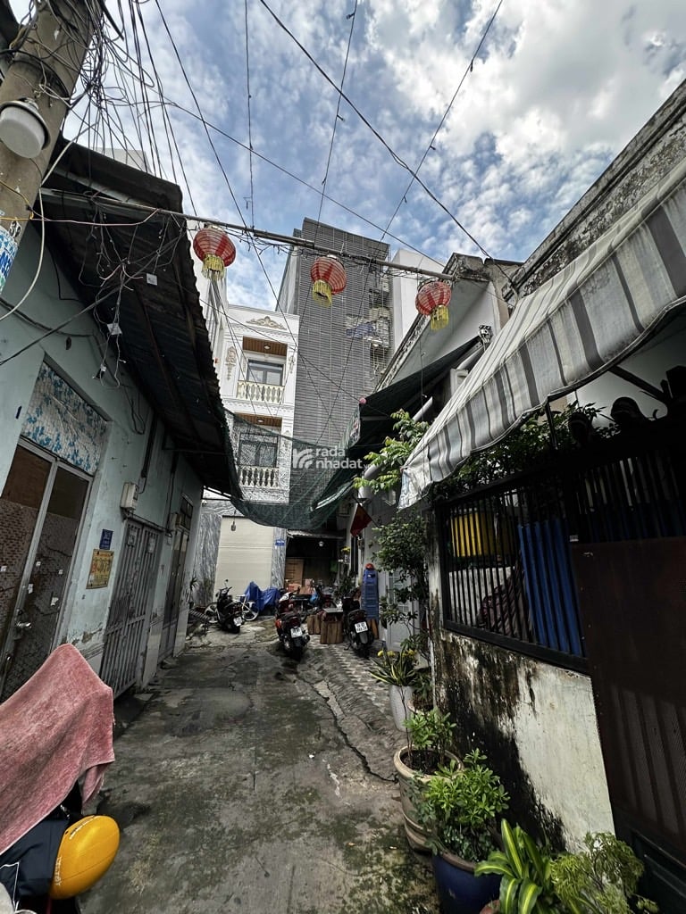 SÁT MT LÊ TRỌNG TẤN, TÂN PHÚ, CHUẨN 11M NGANG HIẾM CÓ. GIẢM 550TR CHỈ 6.6T TL TỐT