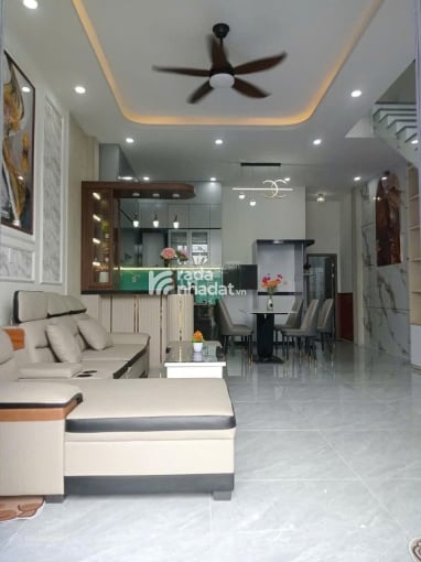 Chủ định cư nước ngoài! Sang nhanh nhà Lý Thái Tổ, phường 10, Quận 10, sổ riêng