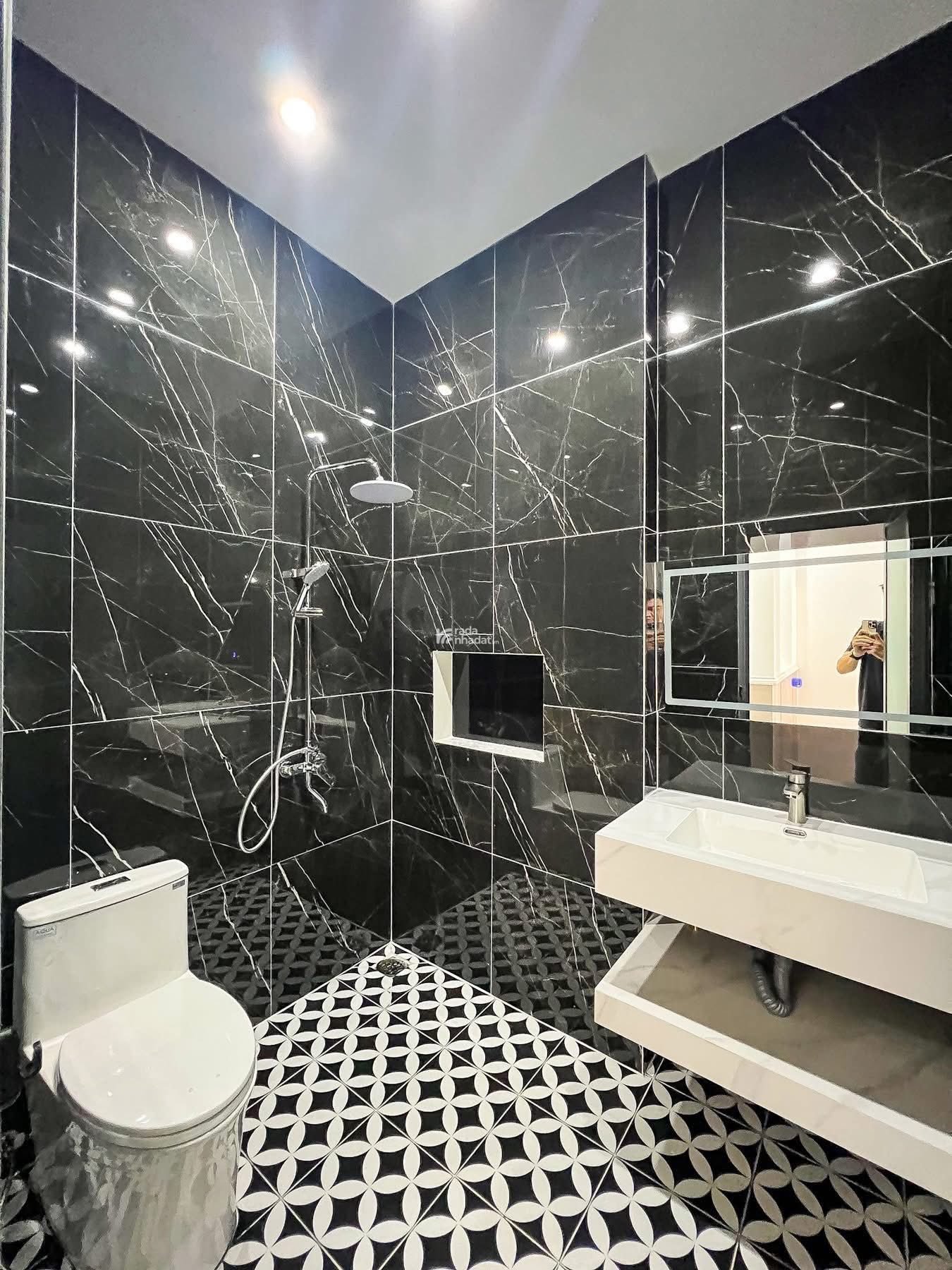 Nhà Phố Trung Tâm Thủ Dầu Một - Ô Tô Ra Vào Thoải Mái - Sổ Hồng Sẵn