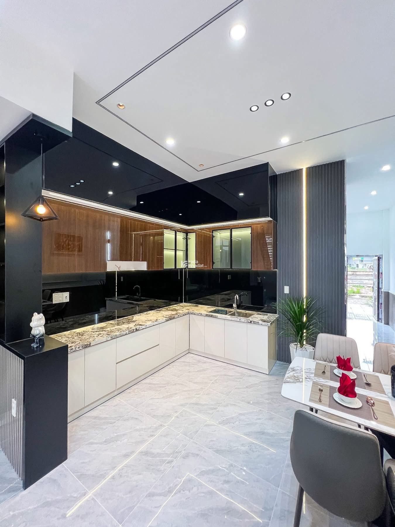 Nhà Phố Trung Tâm Thủ Dầu Một - Ô Tô Ra Vào Thoải Mái - Sổ Hồng Sẵn