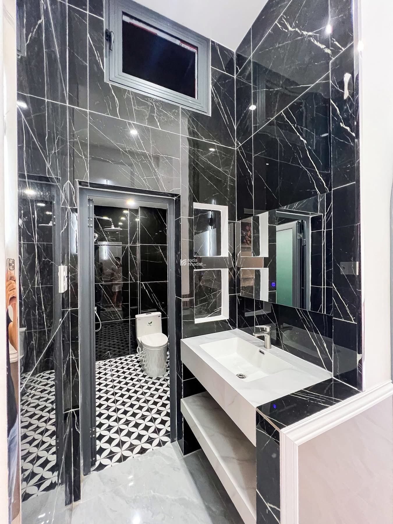 Nhà Phố Trung Tâm Thủ Dầu Một - Ô Tô Ra Vào Thoải Mái - Sổ Hồng Sẵn