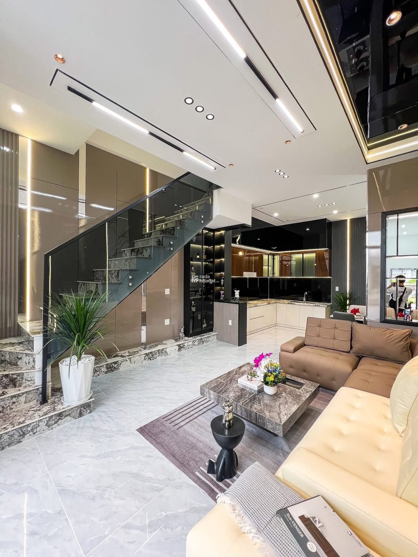 Nhà Phố Trung Tâm Thủ Dầu Một - Ô Tô Ra Vào Thoải Mái - Sổ Hồng Sẵn