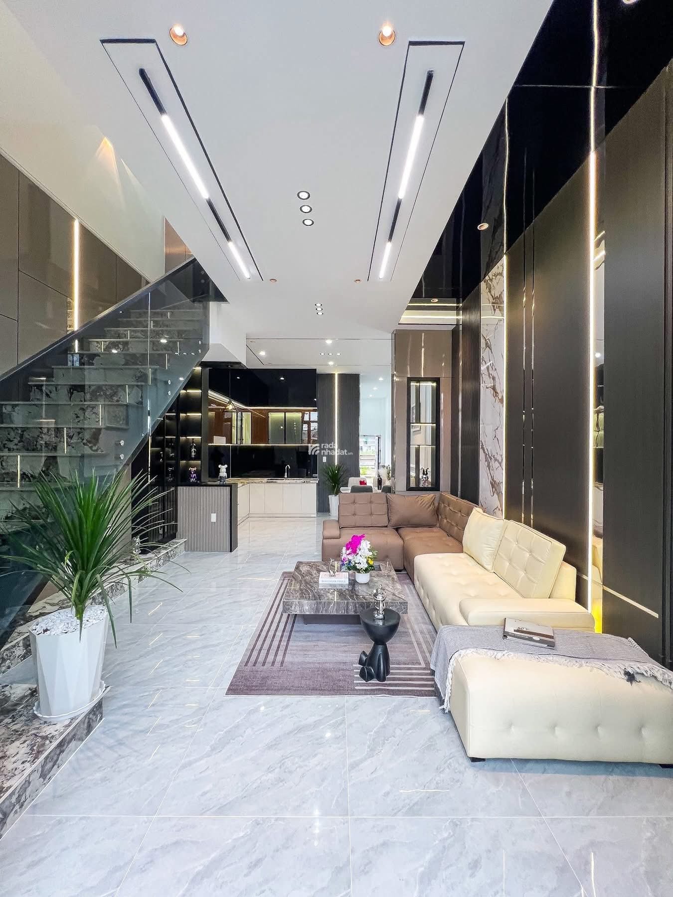 Nhà Phố Trung Tâm Thủ Dầu Một - Ô Tô Ra Vào Thoải Mái - Sổ Hồng Sẵn