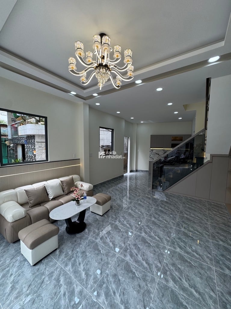 NHÀ MỚI TOANH 3 TẦNG - NỘI THẤT CAO CẤP - ĐƯỜNG THÔNG XE TẢI - DI CHUYỂN THUẬN TIỆN CÁC QUẬN TRUNG 