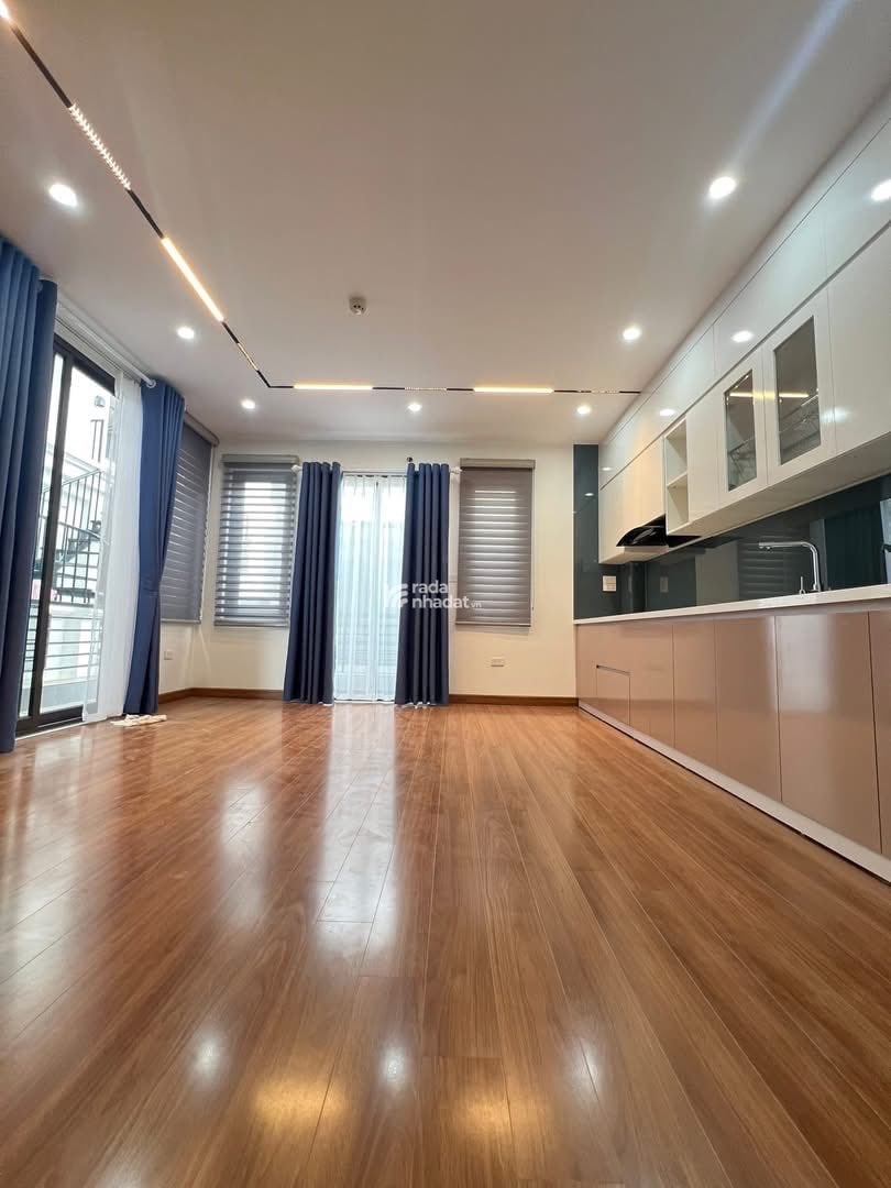 TRUNG KÍNH, 6 TÂNG MỚI TINH, THANG MÁY, LÔ GÓC, 40.5M2, GIÁ 10,7 TỶ