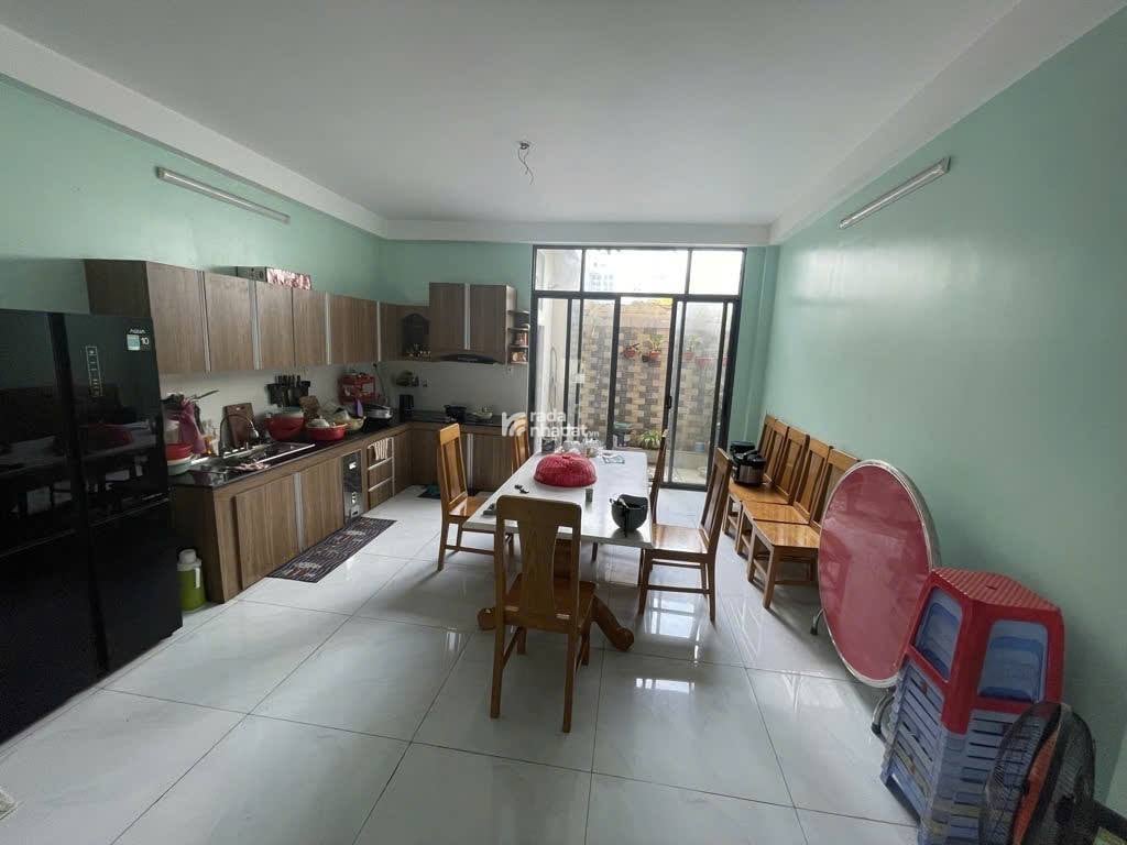 Bán Nhà 4 Tầng, 90m2 Có Gara đậu xe hơi, Phước Long B Q9. Giá chỉ 9 Tỷ 