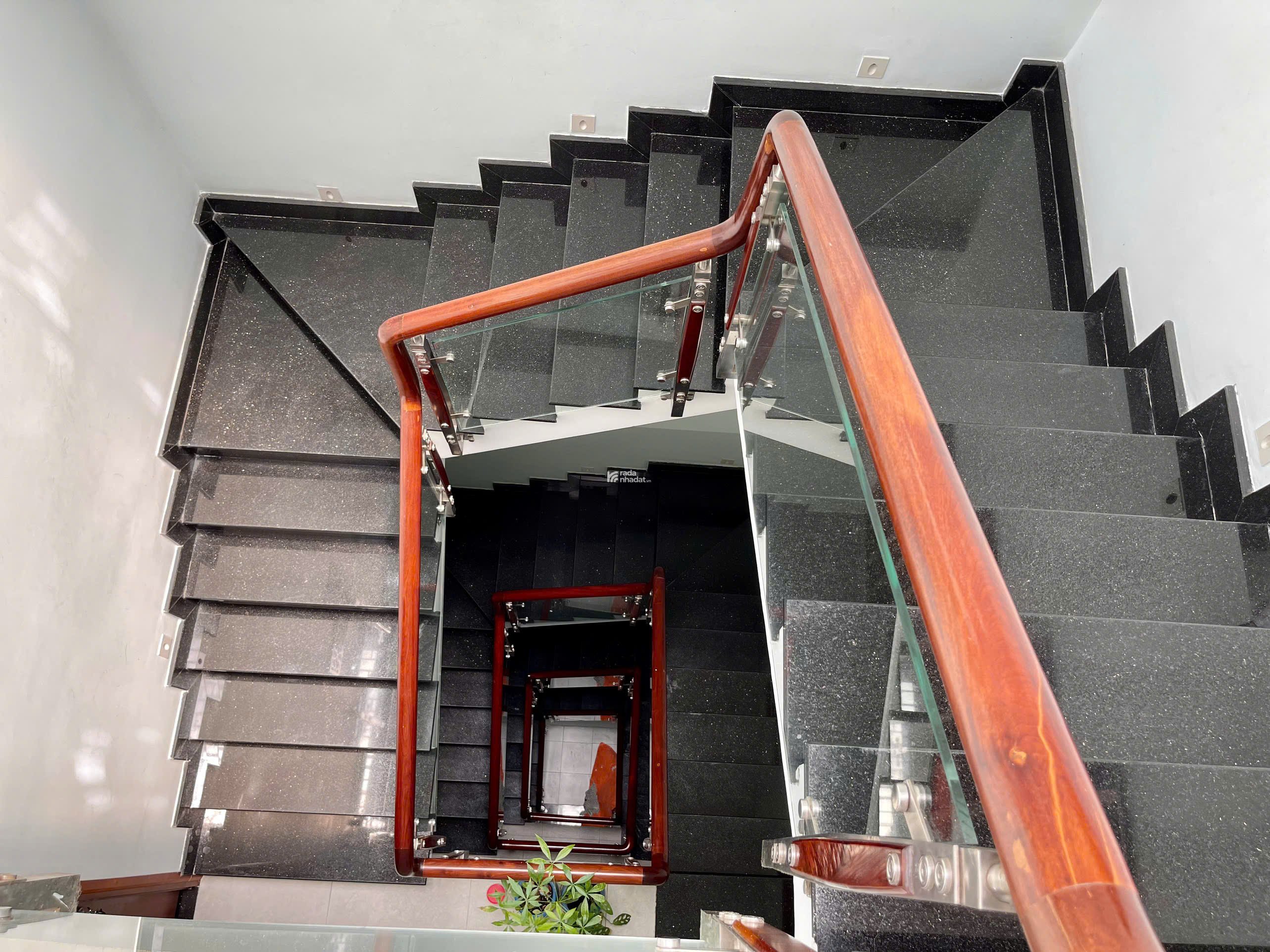 BÁN NHÀ HẺM SANG TÔ HIẾN THÀNH  Q10 - DIỆN TÍCH KHỦNG - KẾT CẤU 4 TẦNG - GIÁ CHỈ 16.7 TỶ