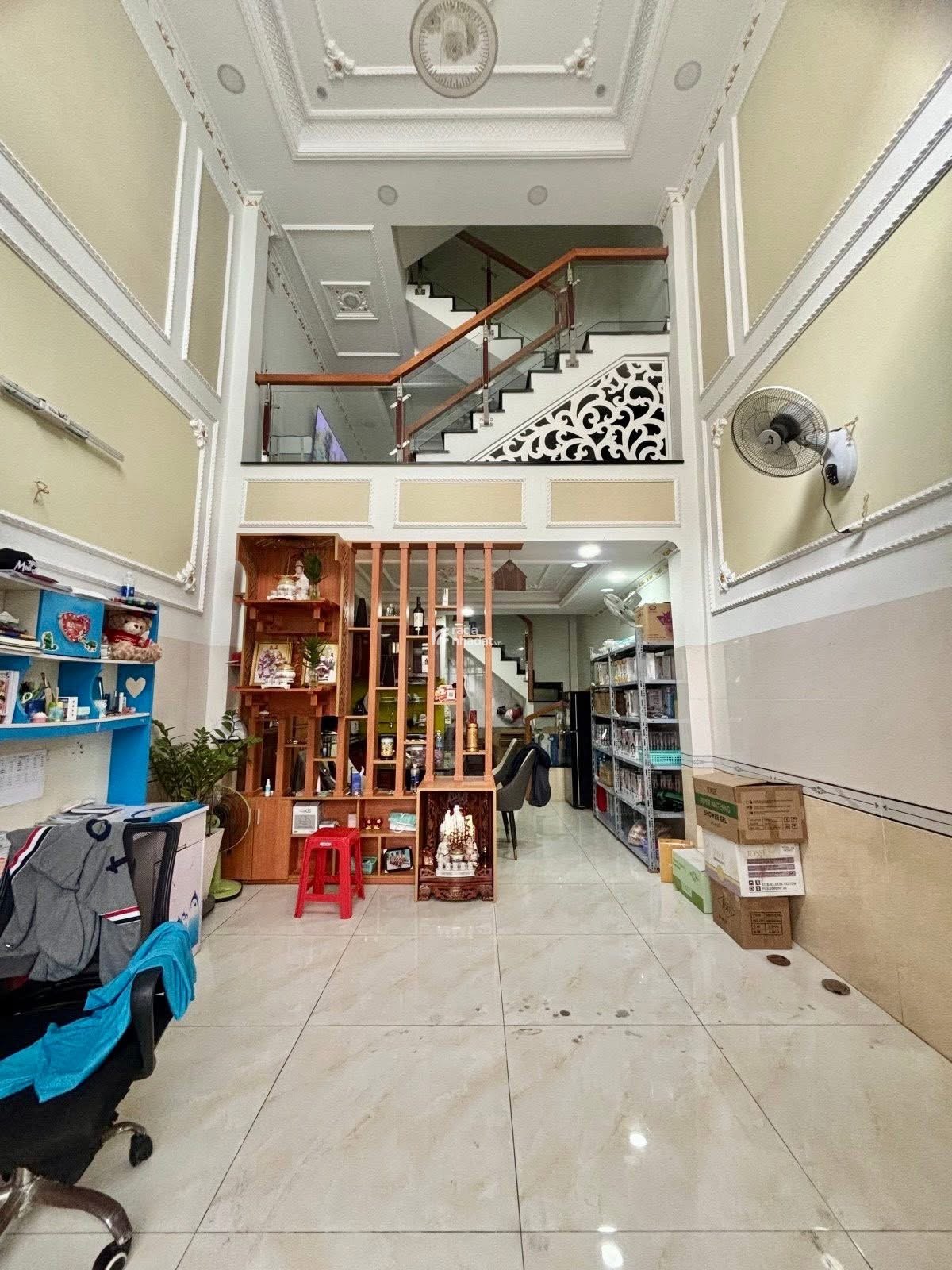 SOS! Bán Nhà ngay đường Võ Văn Kiệt, phường 5, Quận 5, hẻm xe hơi 5m, 4 tầng tặng nội thất