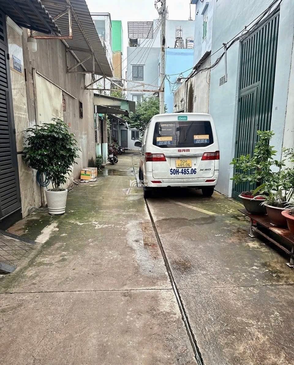 SOS! Bán Nhà ngay đường Võ Văn Kiệt, phường 5, Quận 5, hẻm xe hơi 5m, 4 tầng tặng nội thất