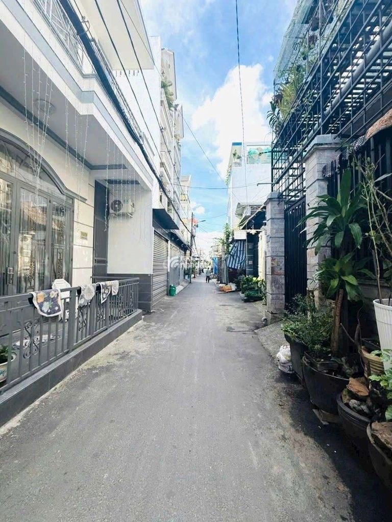 Bán Nhà mua dọn vào ở ngay , đường Bình Đông P14 Q8 , 90m2 ( vuông vức ) , 4PN 