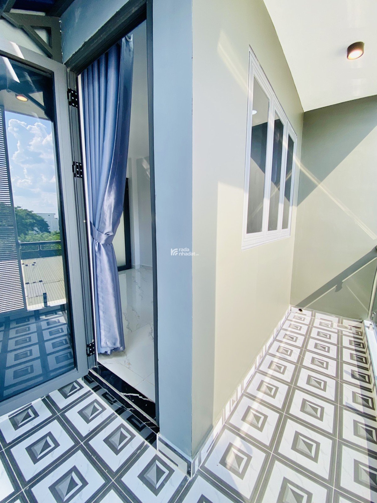 HẺM 6M XE HƠI ĐỖ CỬA, SÁT QUẬN 7, 50M2, 4PN, NHÀ ĐẸP 4 TẦNG TẶNG HẾT NỘI THẤT, CHỈ 6.1 TỶ