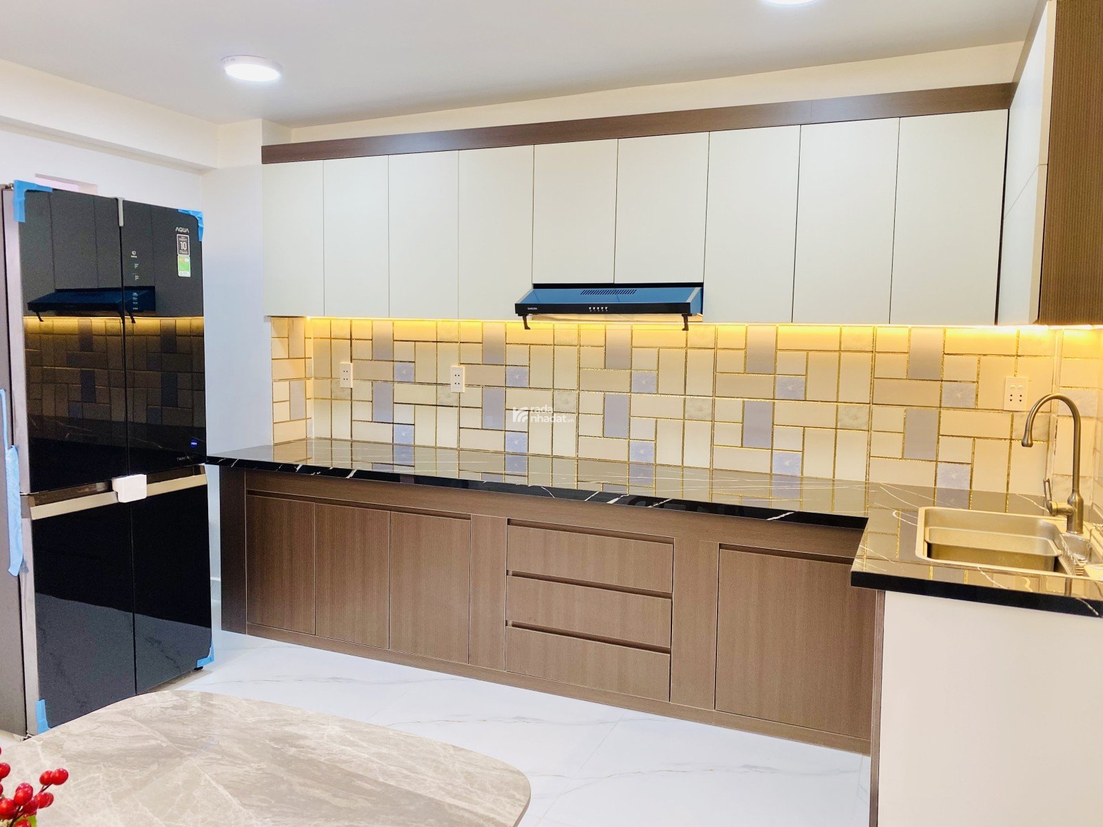 HẺM 6M XE HƠI ĐỖ CỬA, SÁT QUẬN 7, 50M2, 4PN, NHÀ ĐẸP 4 TẦNG TẶNG HẾT NỘI THẤT, CHỈ 6.1 TỶ