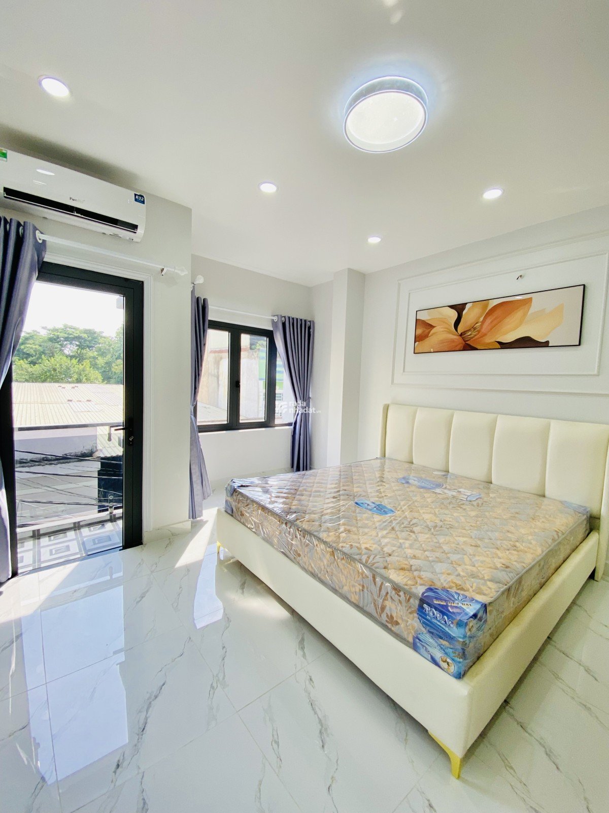 HẺM 6M XE HƠI ĐỖ CỬA, SÁT QUẬN 7, 50M2, 4PN, NHÀ ĐẸP 4 TẦNG TẶNG HẾT NỘI THẤT, CHỈ 6.1 TỶ