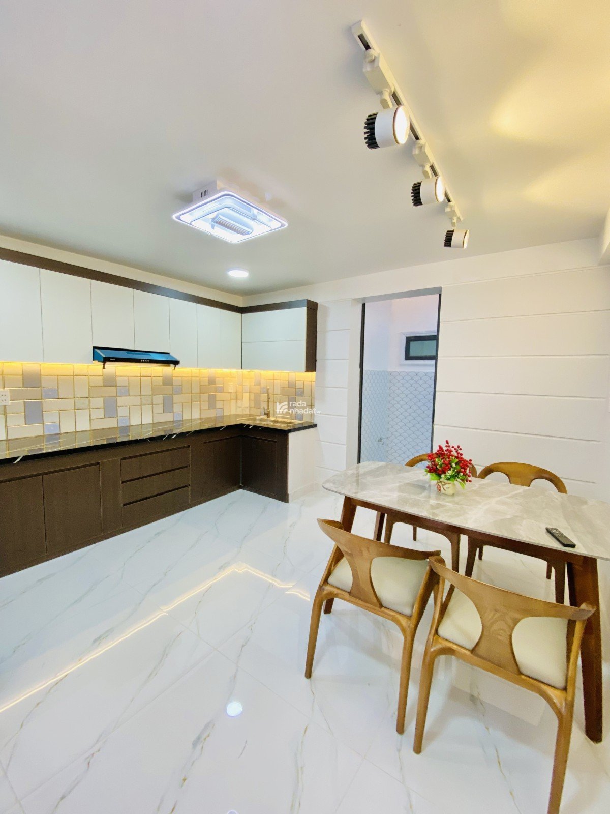 HẺM 6M XE HƠI ĐỖ CỬA, SÁT QUẬN 7, 50M2, 4PN, NHÀ ĐẸP 4 TẦNG TẶNG HẾT NỘI THẤT, CHỈ 6.1 TỶ