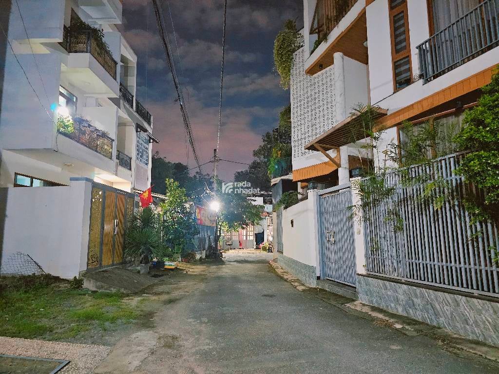 MỚI ĐẸP Ở NGAY, HẺM XE TẢI VI VU GẦN CO-OP TAM BÌNH, 3 TẦNG, NỞ HẬU 4,5X15; 7,5 TỶ.